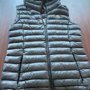 Burton Black winter vest with hood, zip pockets